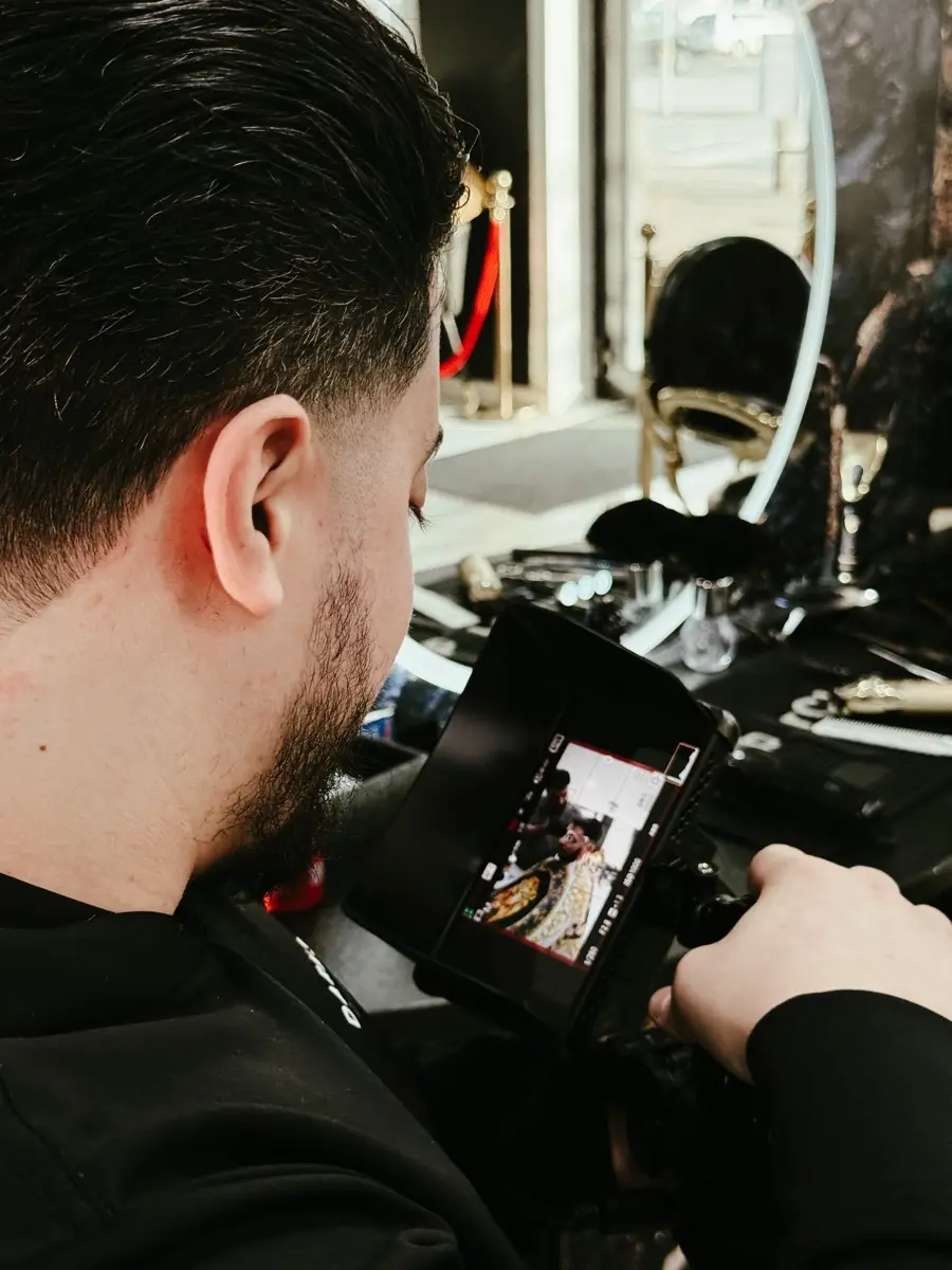 Hinter den Kulissen einer Videoproduktion: Blick auf den Kameramonitor beim Dreh